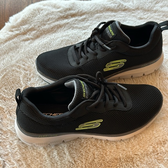 Men’s Skechers shoes. As new. - Picture 1 of 7